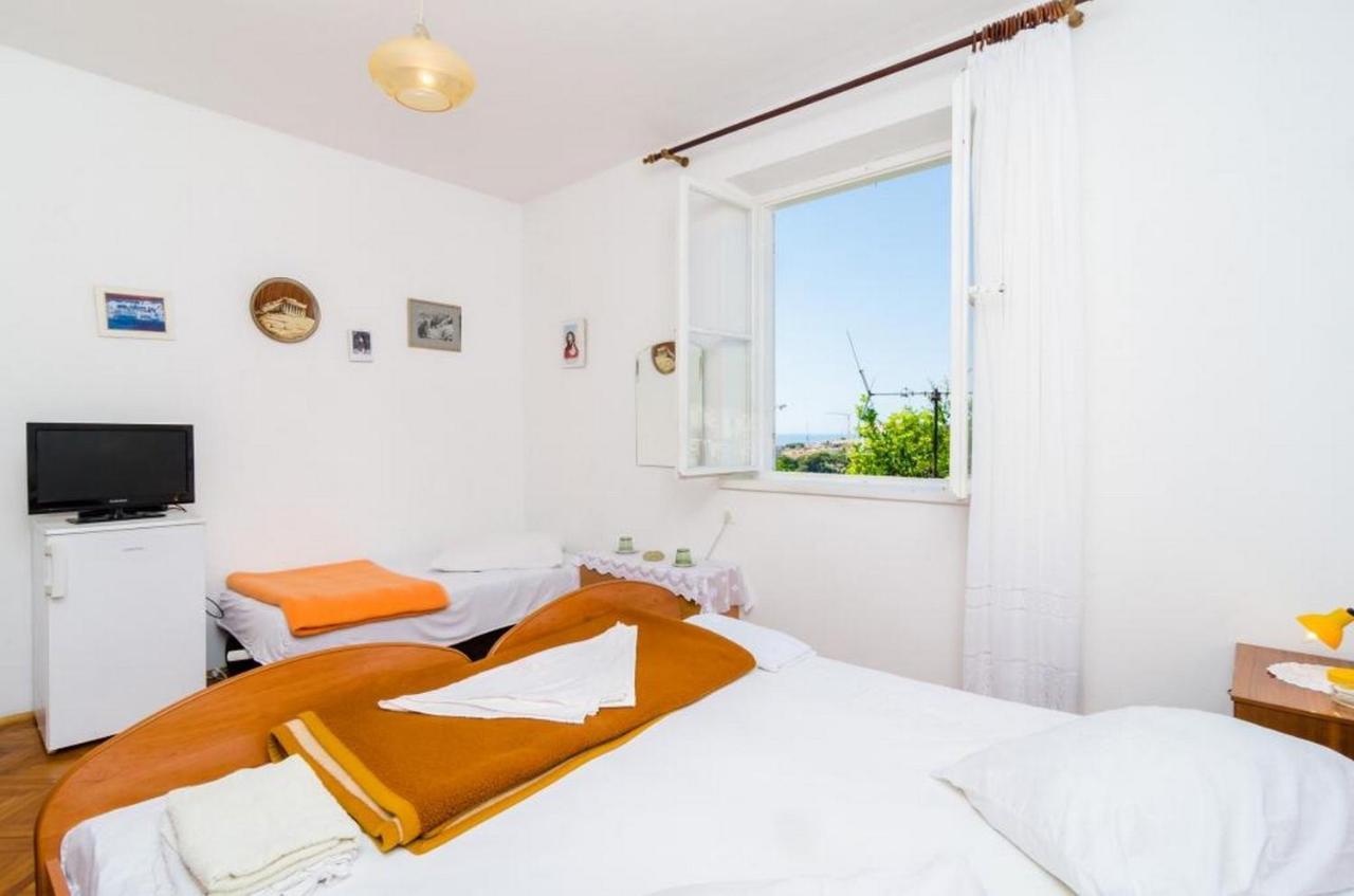 Mara Guest house 2*